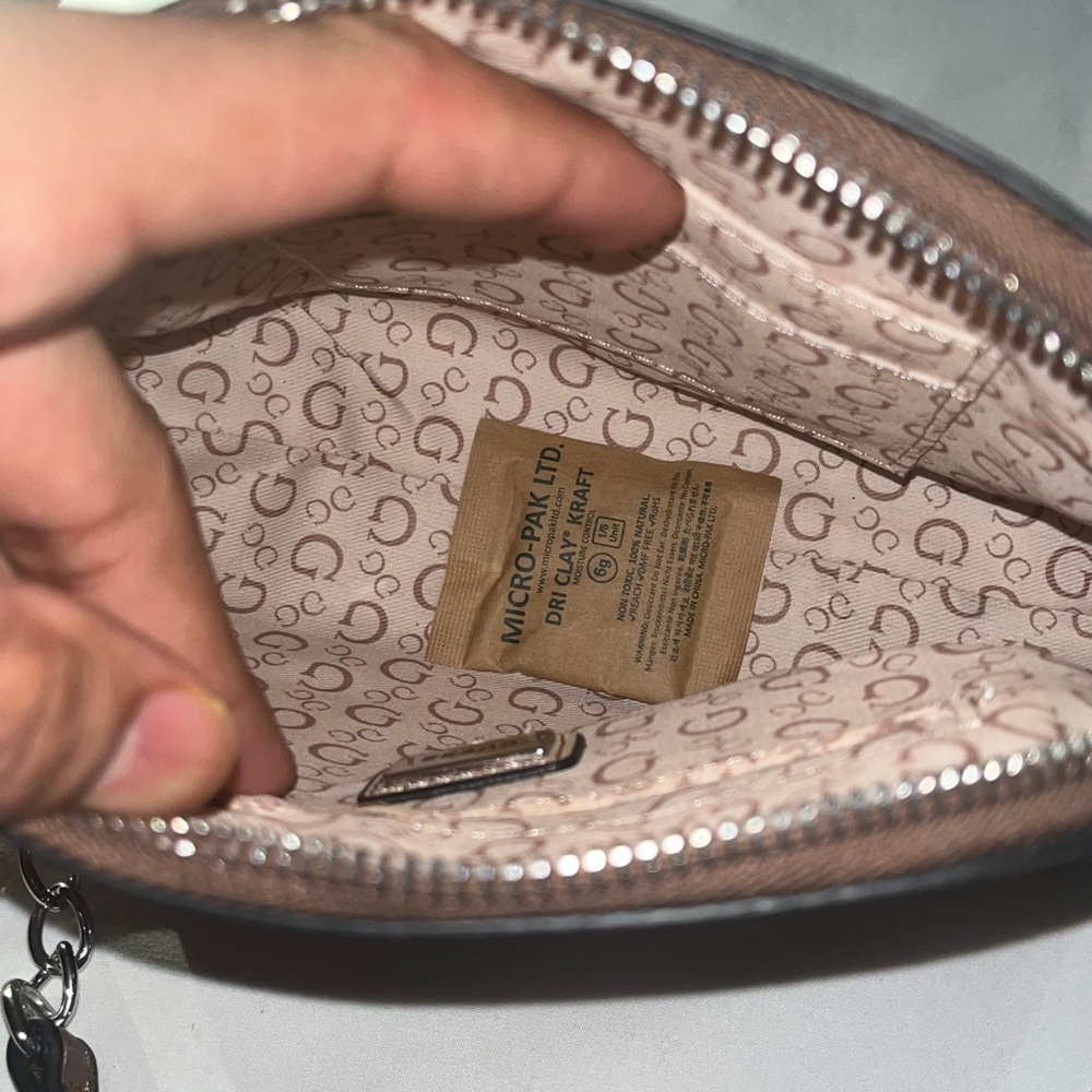 Crossbody bag women Purses (NEW) (GUESS) - Picture 6 of 10